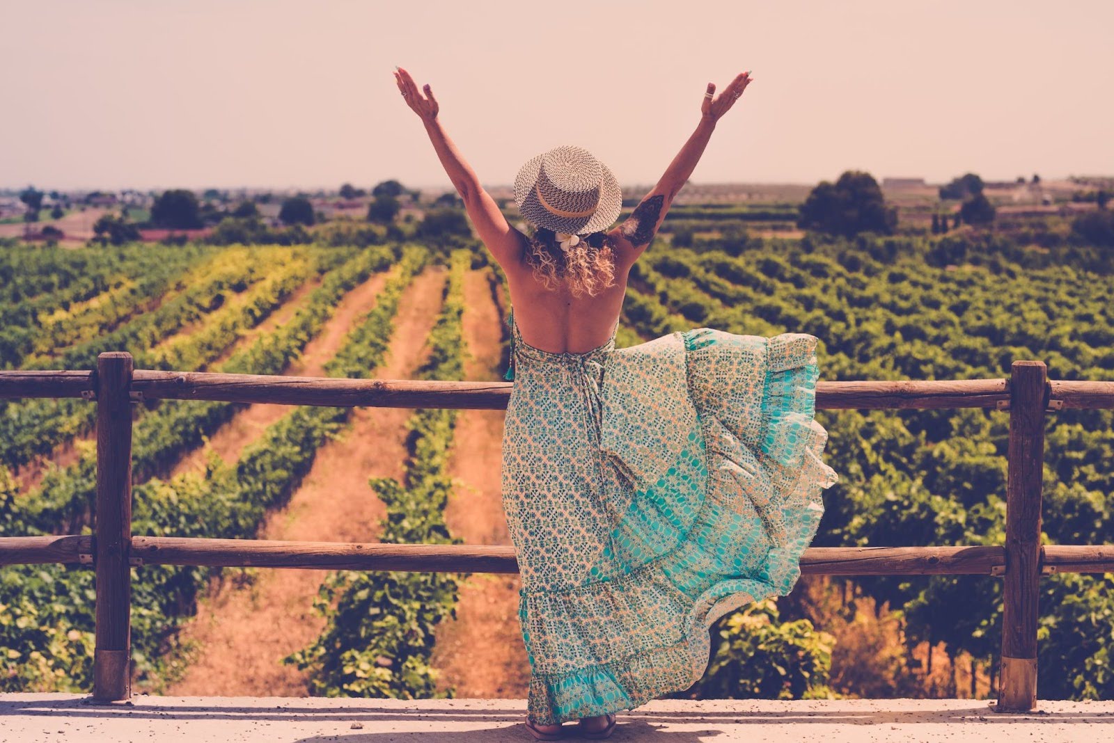 Celebrate Your Curves with Boho Chic: Style Tips and Must-Have Pieces from Elise Stories